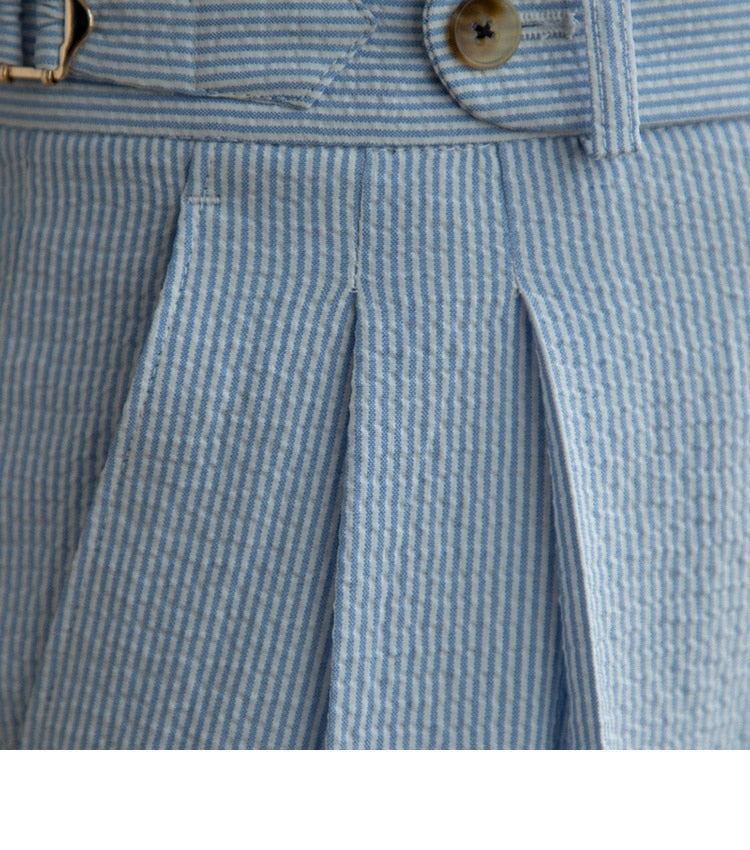 Close-up of Italian Old Money Trousers showcasing fine tailoring and classic design.