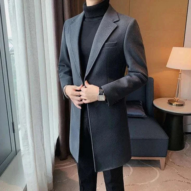 Elegant slim fit suit coat for men, ideal for autumn and winter, made of high-quality polyester.