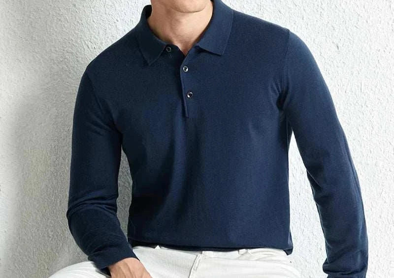 Slim fit wool autumn sweater in navy, long sleeves, stylish design.