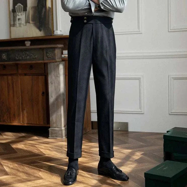 Autumn/Winter retro Italian trousers in solid black, offering casual and elegant style.