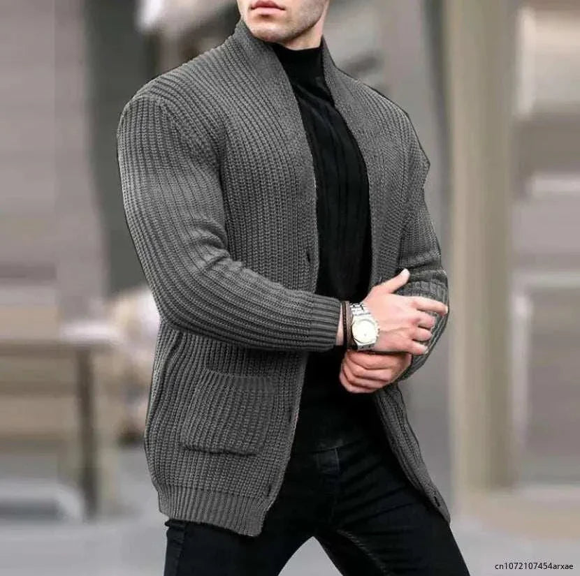 Autumn streetwear cardigan for men in wool-polyester blend, cozy and stylish for fall.