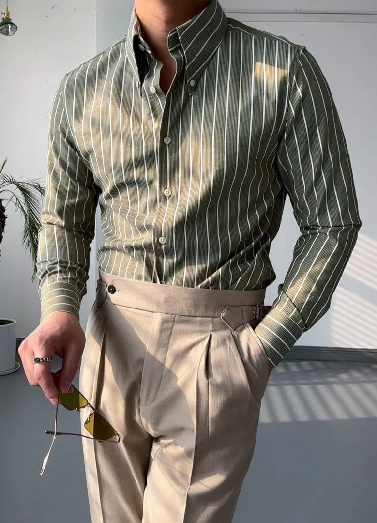 Non iron striped shirt for men, casual spring and autumn wear.