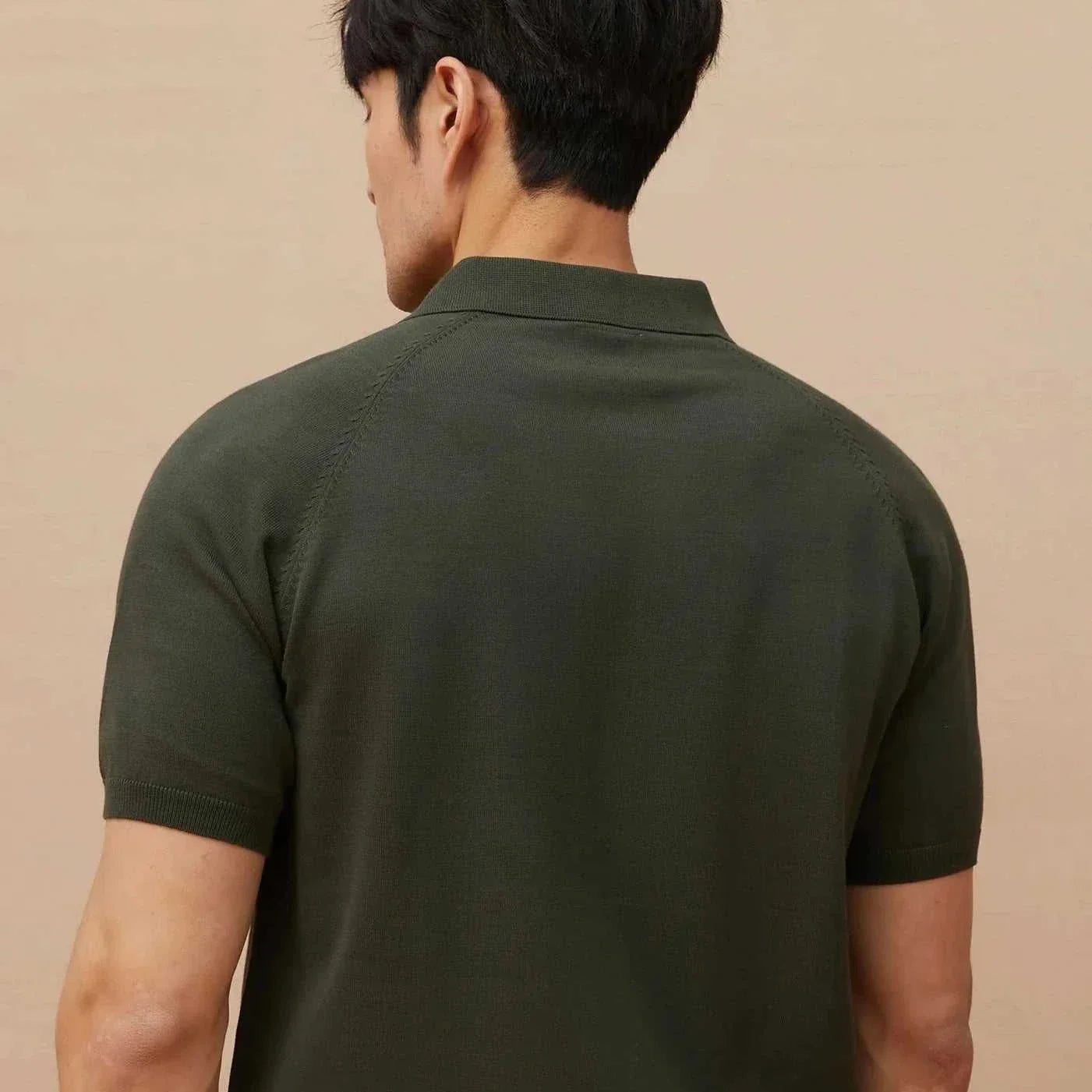 Man wearing a luxury knitted polo t-shirt in solid color.