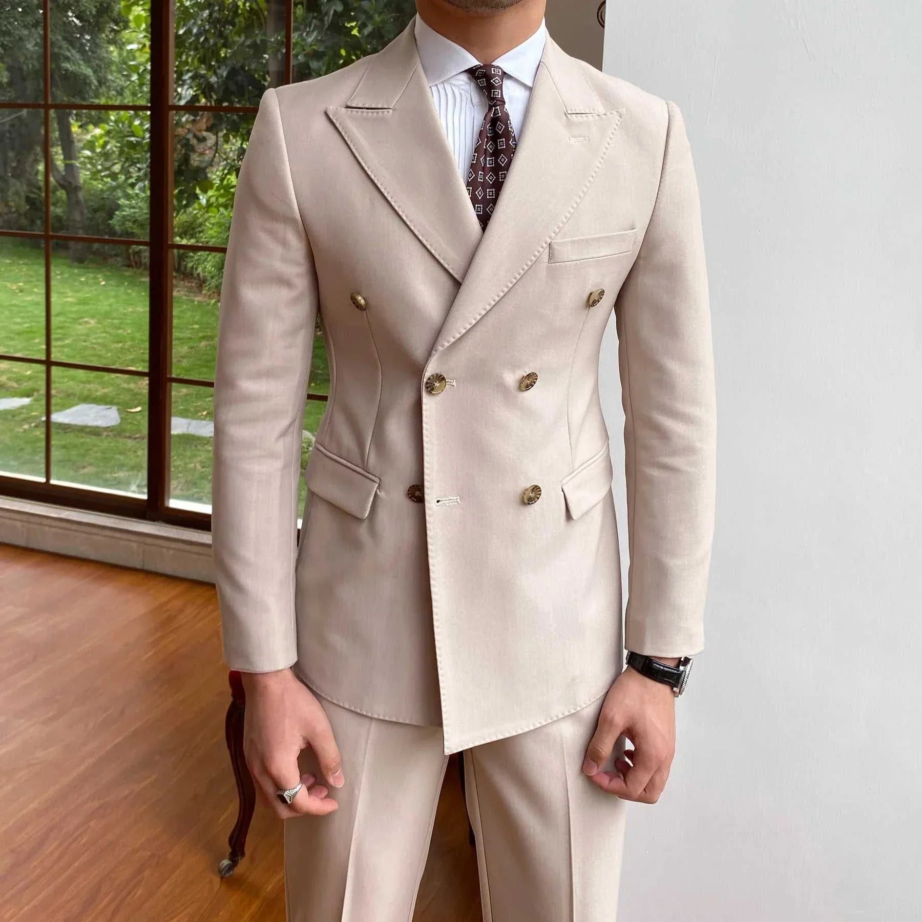 Mariage elegant suit in beige, tailored fit, featuring high-quality polyester and viscose blend for comfort and durability.