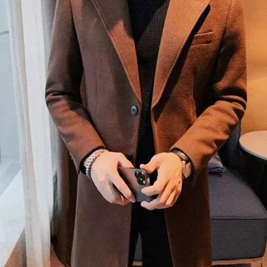 Elegant slim fit suit coat for men, perfect for autumn and winter, made of high-quality polyester.