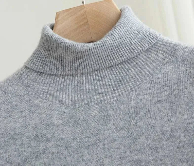 Business wool turtleneck sweater in light grey, made of wool and cotton, ideal for autumn and winter.