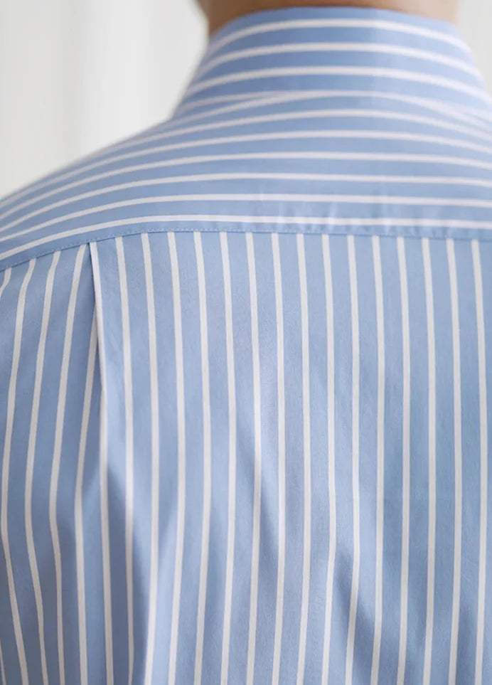 Business slim fit striped Italian shirt in soft, breathable cotton.