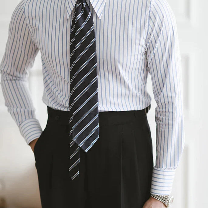 Business slim fit striped Italian shirt for men in breathable cotton.