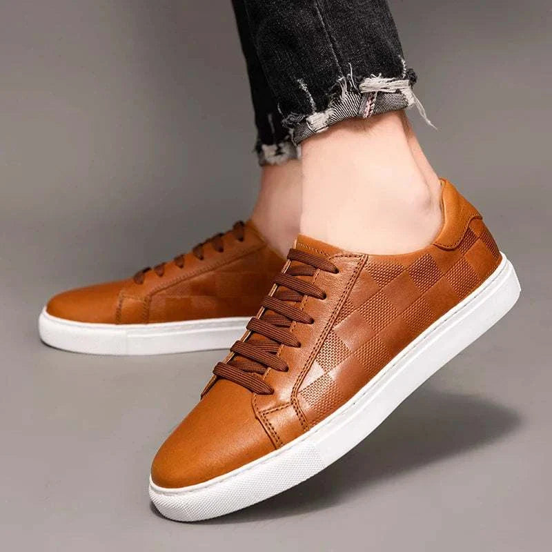 OXFY casual men's shoes in brown, comfortable and stylish sneakers for spring and autumn.