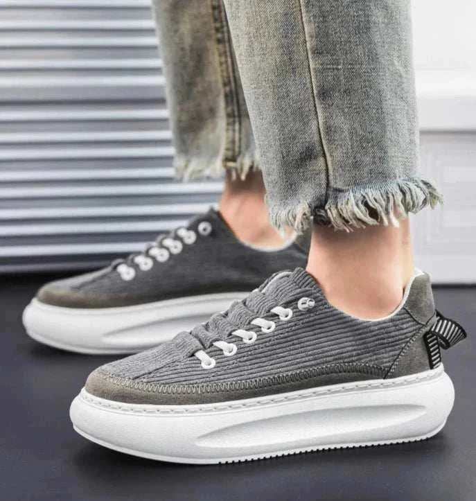 Gray Cricket bulb shoes for men, featuring a stylish and comfortable design, perfect for casual wear in spring and autumn.