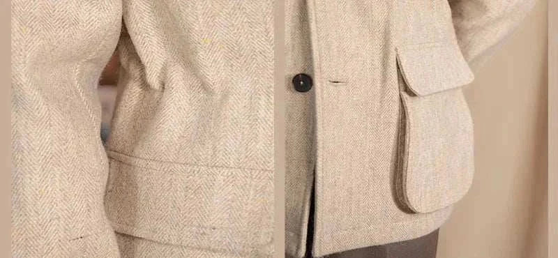 British winter premium jacket made of wool and cotton with front pockets.