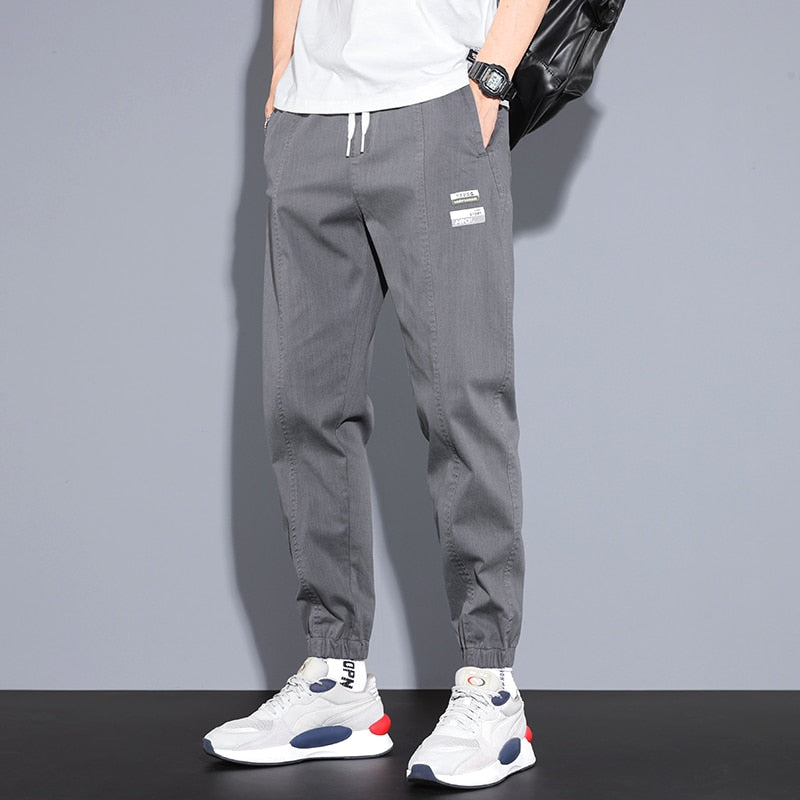 Men's grey Vinny Loose Pants, relaxed fit jogging style, ideal for streetwear or workouts.