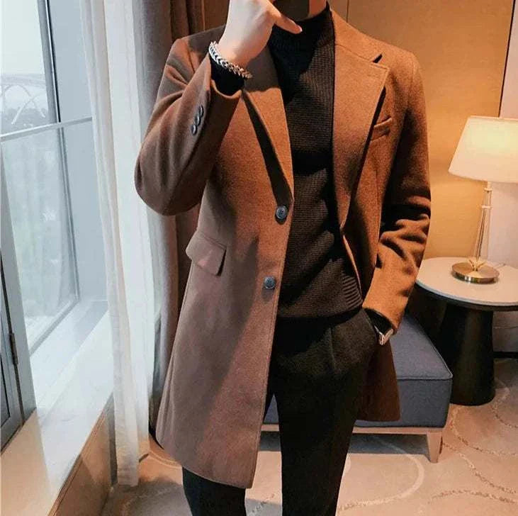 Elegant slim fit suit coat for men, perfect for autumn and winter, made of high-quality polyester.