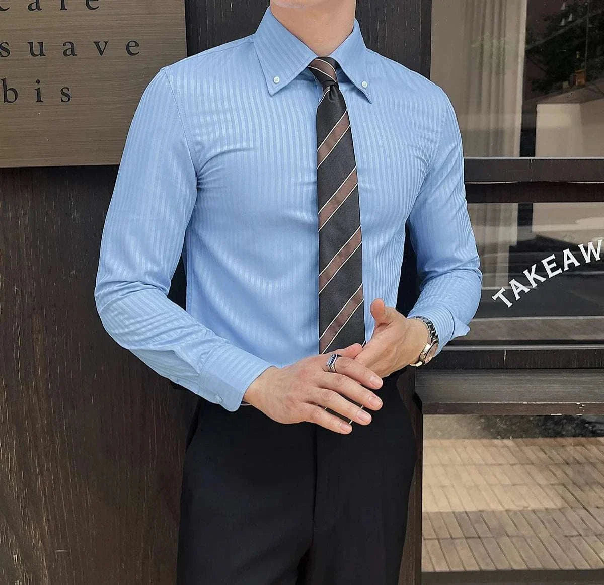 Business casual slim fit shirt for men in light blue, perfect for spring/summer.