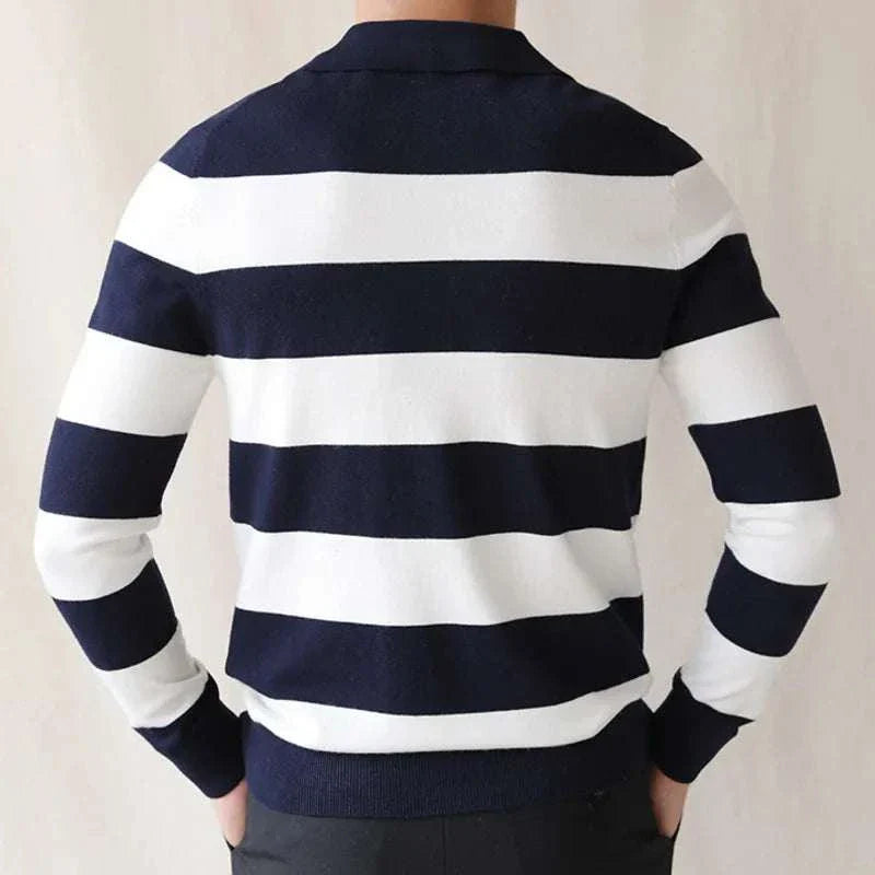Oxford striped sweater in navy blue and white, featuring broad horizontal stripes, ideal for casual or elegant men's wear.
