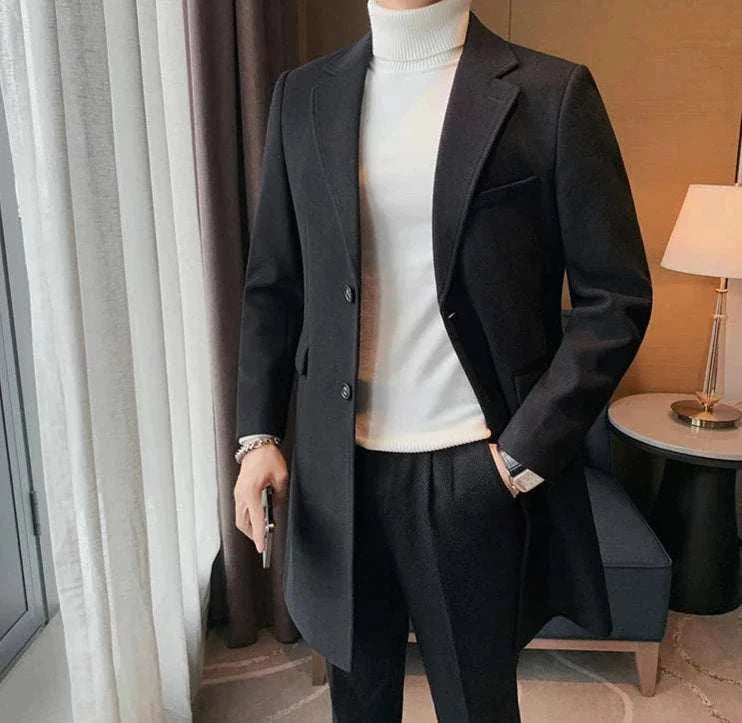 Elegant slim fit suit coat in black, ideal for autumn and winter.