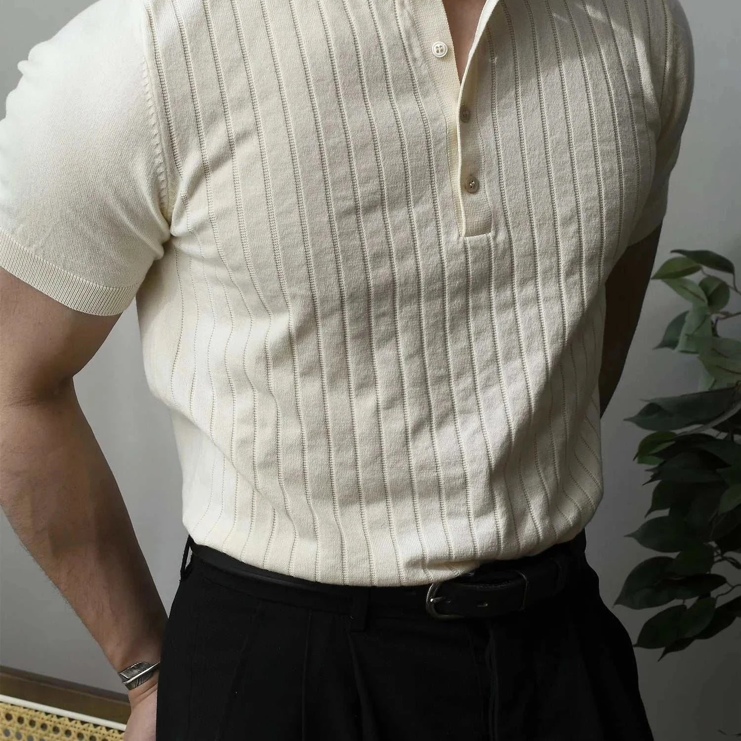 Vintage business cotton summer t-shirt for men with classic collar, breathable solid pattern.