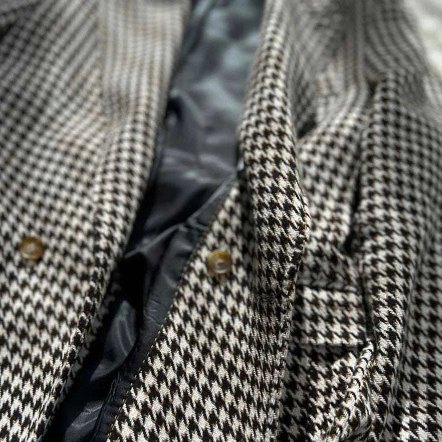 Houndstooth woolen retro suit blazer with plaid pattern.
