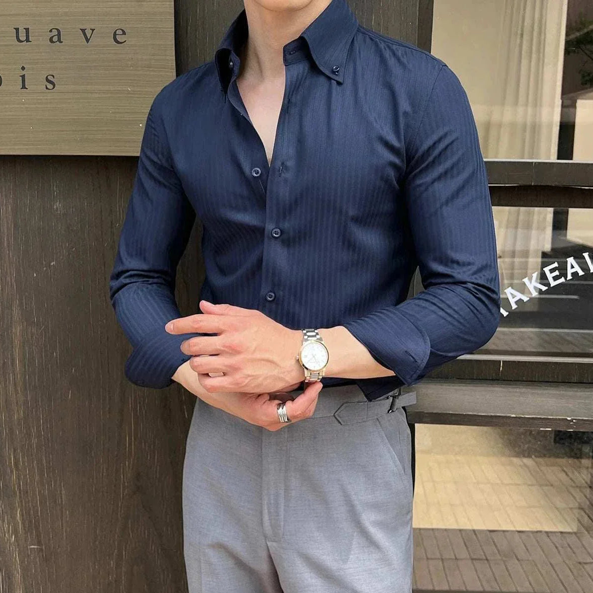 Business casual slim fit shirt for men, elegant style, lightweight fabric