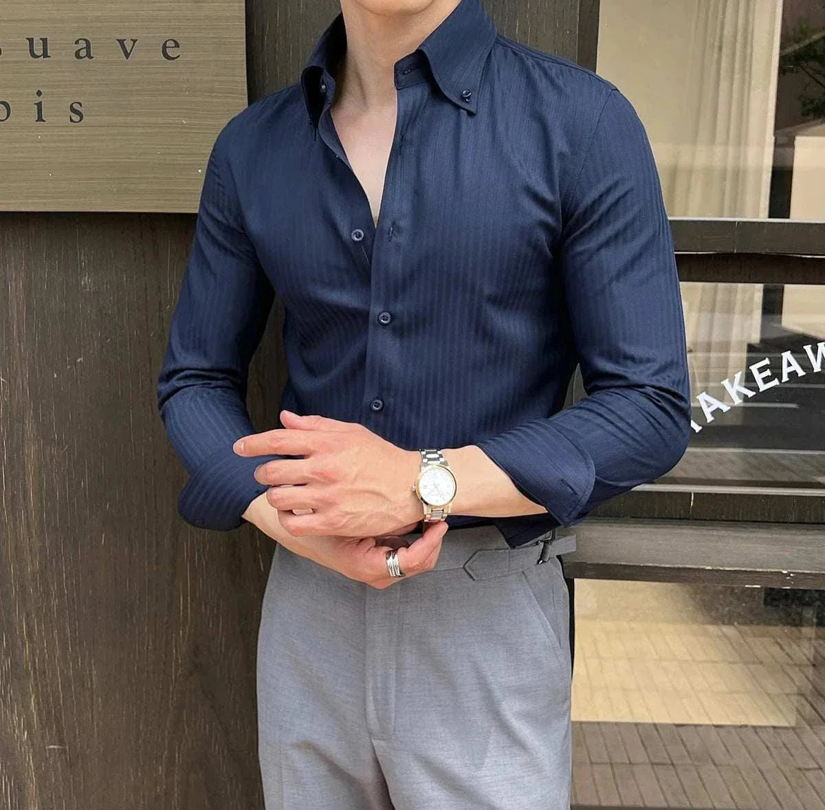 Business casual slim fit shirt for men, elegant style, lightweight fabric