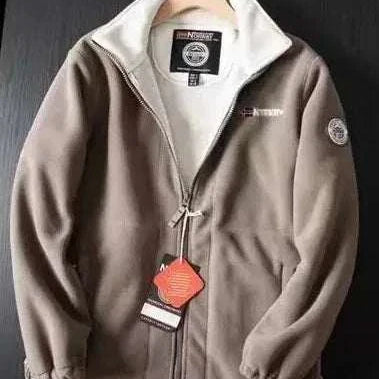 Norway puffer jacket for men in khaki with front zipper detail.