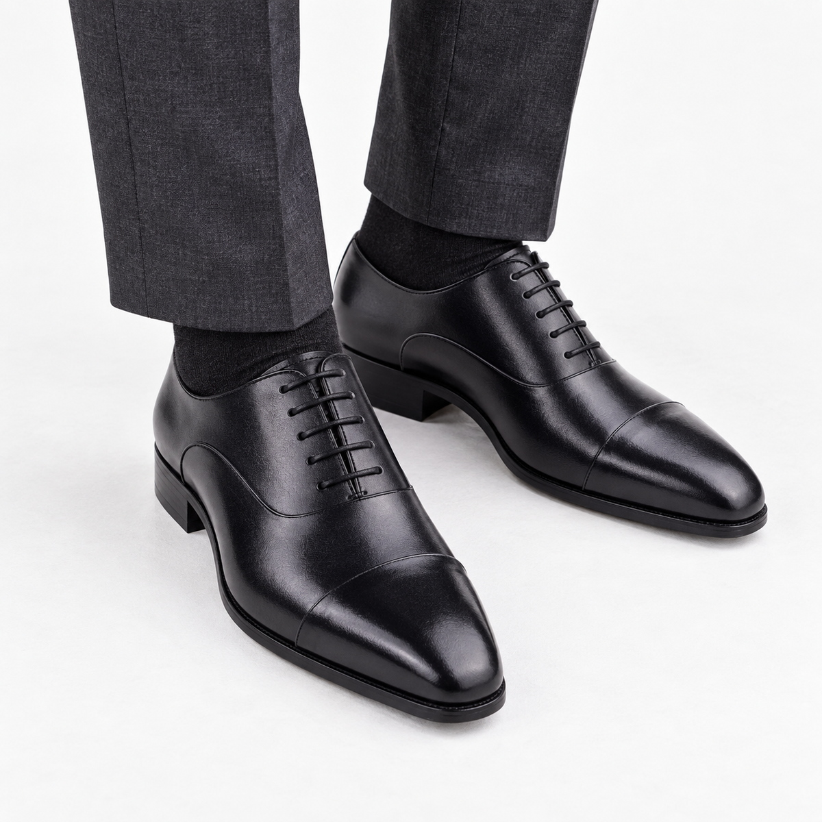 Leonardo gentleman oxford genuine leather shoes in black, front worn view
