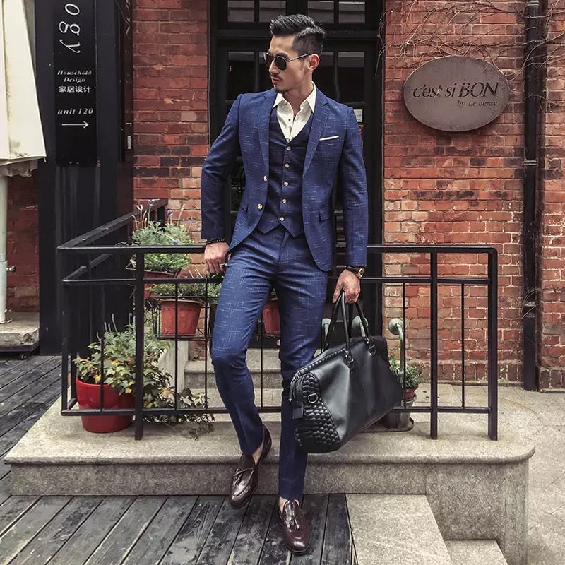 Jack Office Gentleman Suit in blue, stylish tailored fit, 3-piece ensemble worn by a model.