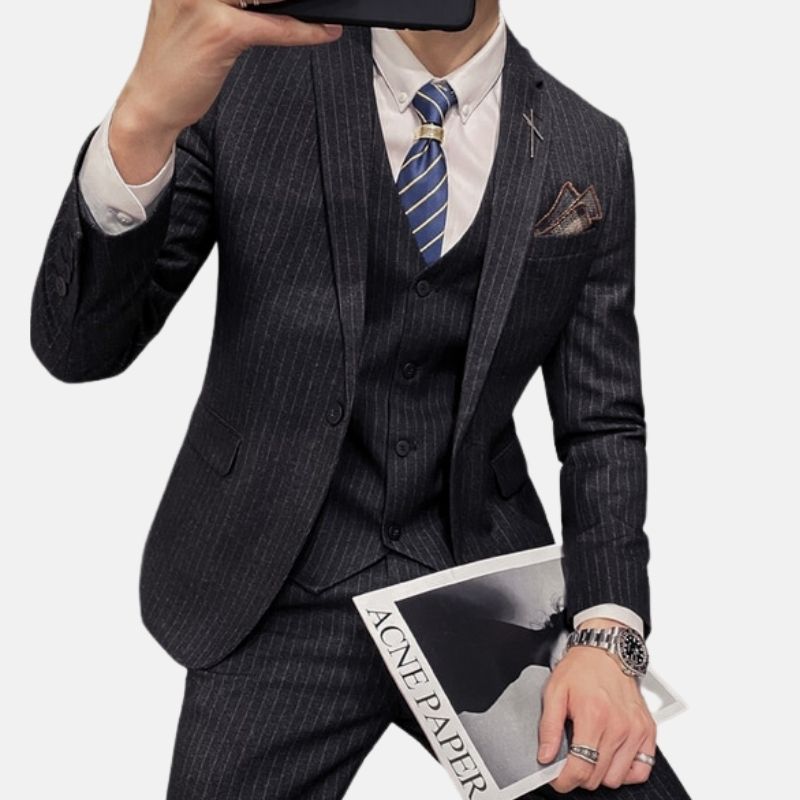 Luxurious British Business 3 Piece Suit for men in navy, featuring a minimalist plaid pattern.