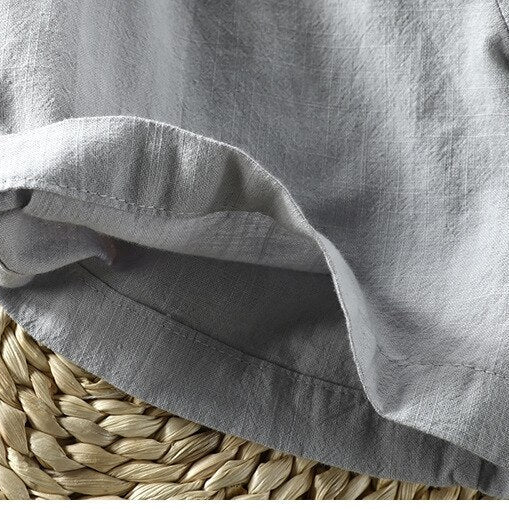 Close-up of gray London T-Shirt sleeve made of organic cotton and linen fabric.