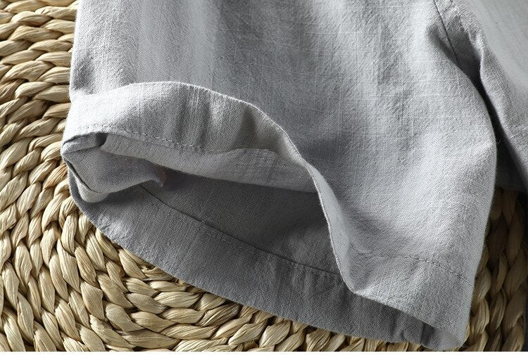 Close-up of gray London T-Shirt sleeve made of organic cotton and linen fabric.