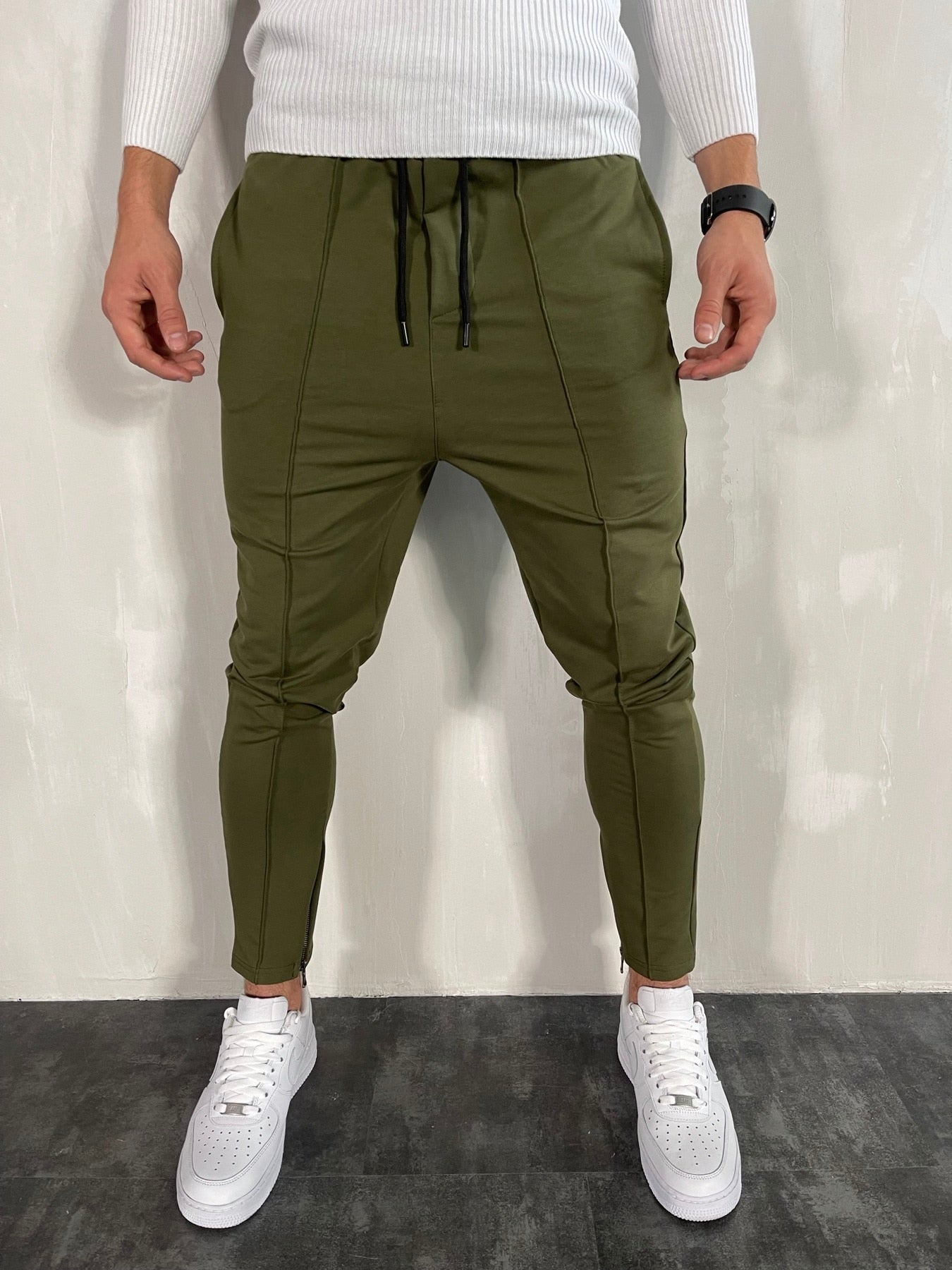 Green Antonios Streetwear Joggers for men with relaxed fit, styled for streetwear or workout.