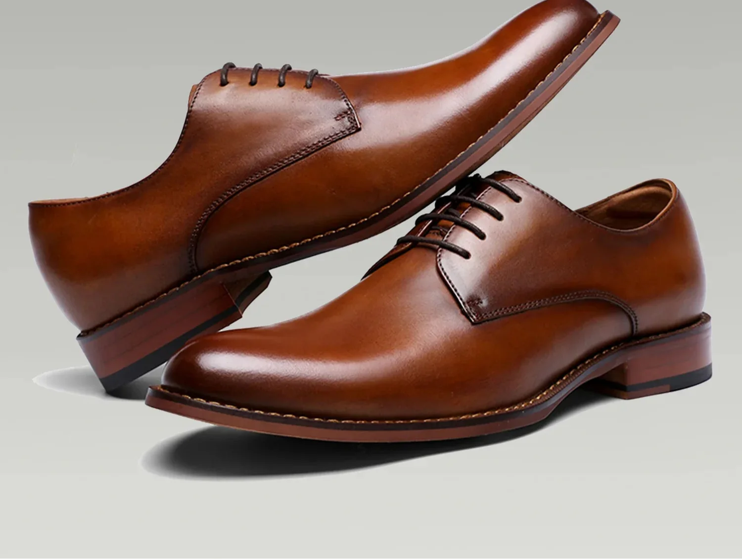 Genuine leather Derby formal business shoes in brown for men.