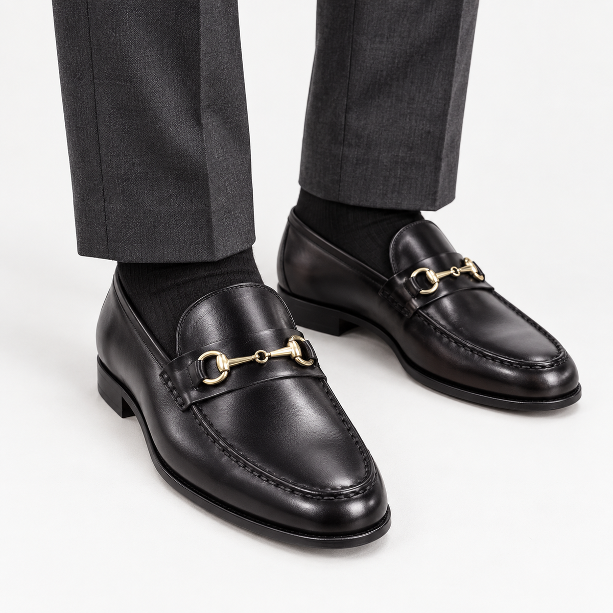 Leonardo classic italian loafers with chain in black, front worn view