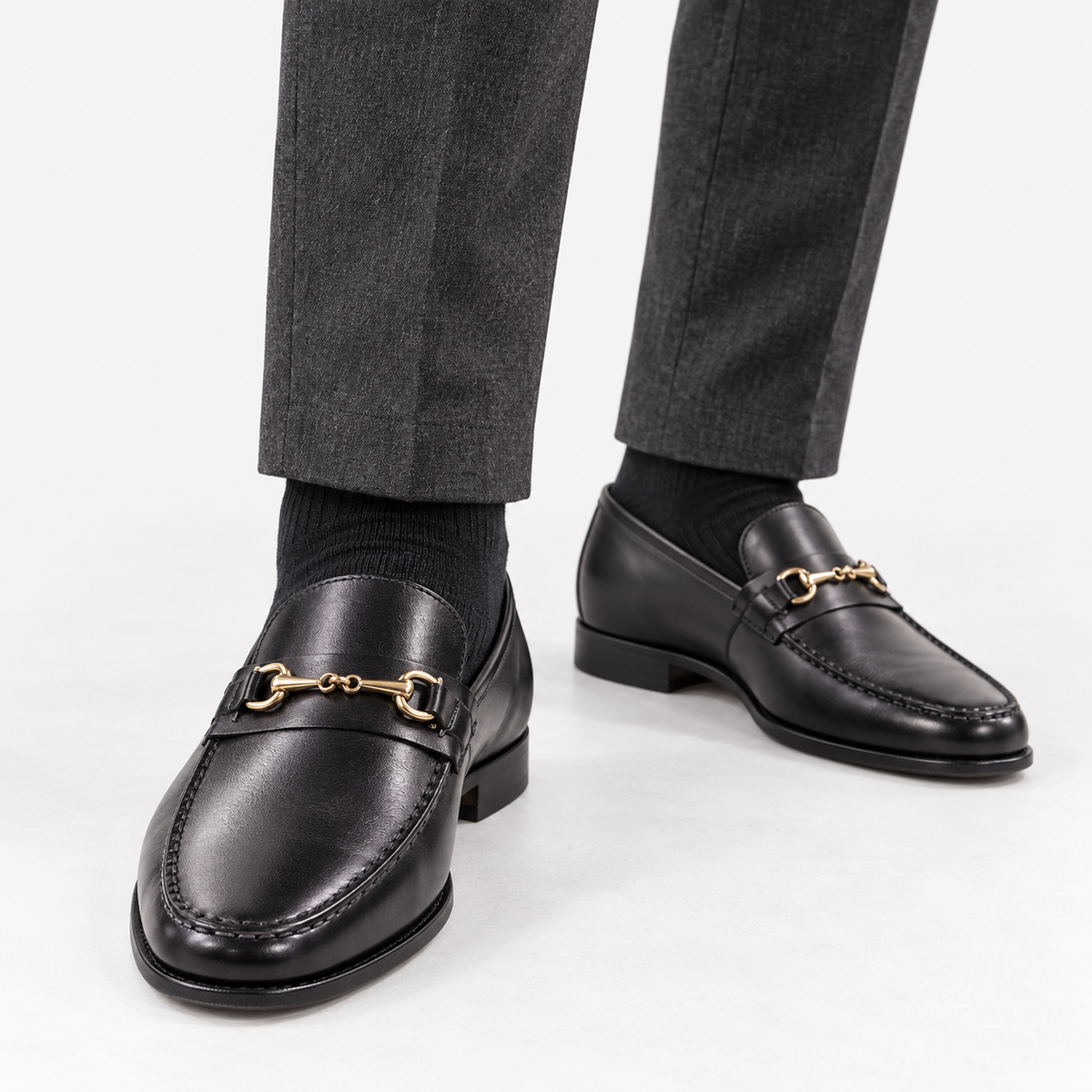 Leonardo classic italian loafers with chain in black, side worn view