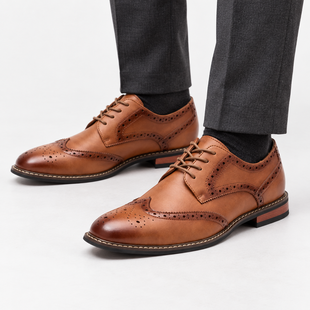 Leonardo stylish brogue elegant shoes in brown, front worn view