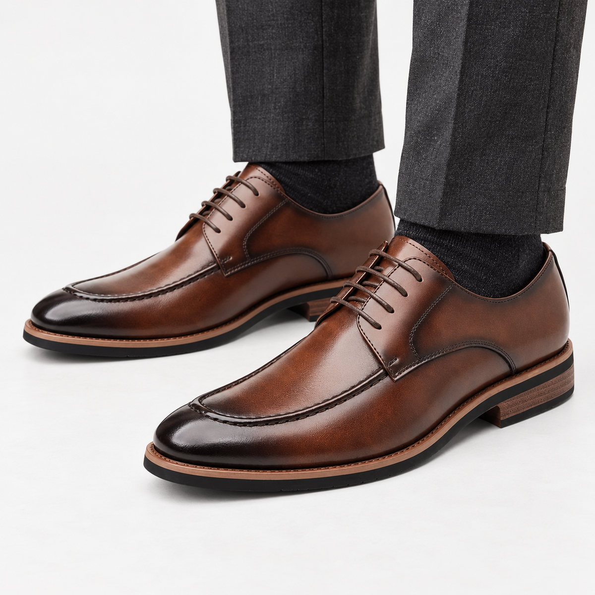 Leonardo oxford elegant shoes in brown, front worn view