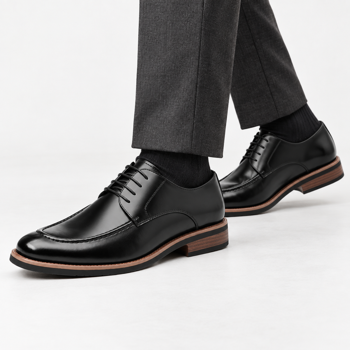 Leonardo oxford elegant shoes in black, side worn view