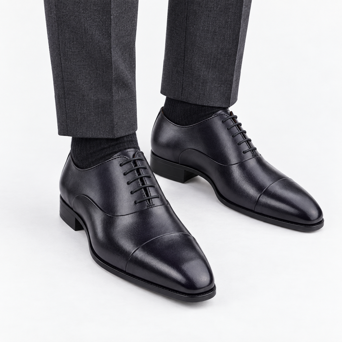 Leonardo gentleman oxford genuine leather shoes in dark grey, front worn view